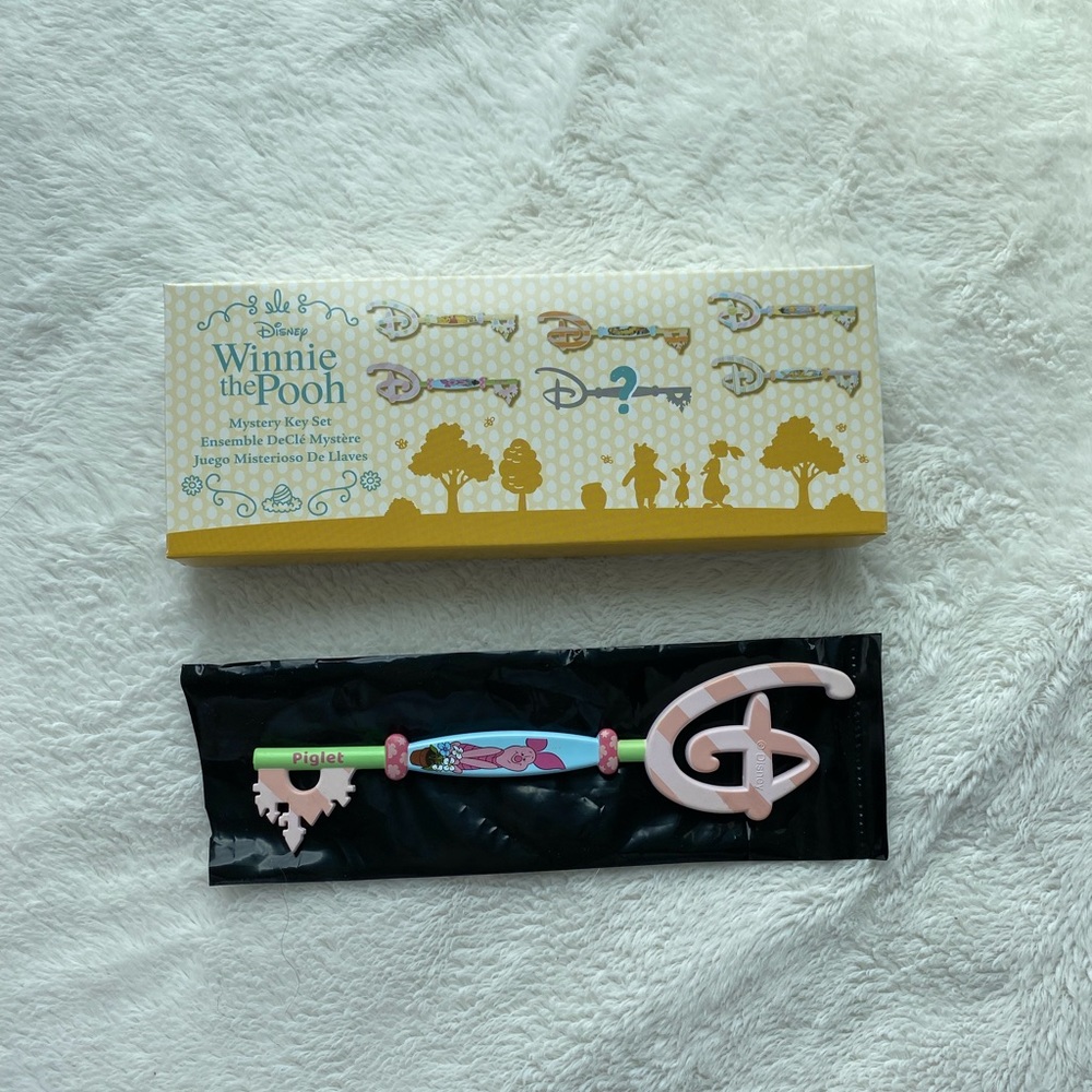 Disney Winnie the Pooh Easter series collectible key